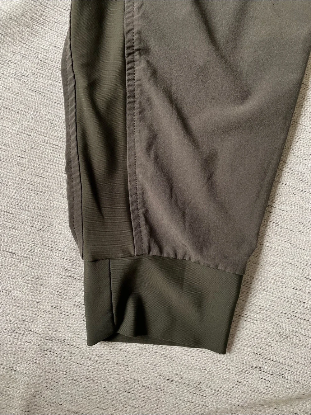 Athleta Women’s Jogger Pants Dark Green Grey Stretch Pockets Flaw Snag